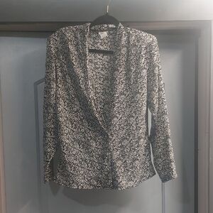 Black and White Floral Blouse Sz 6 (Carry Back)